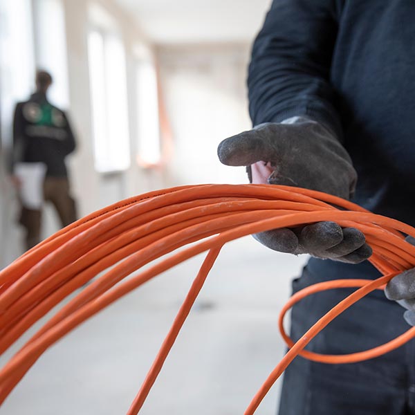 Installation von elektrischen Leitungen und Kabeln
