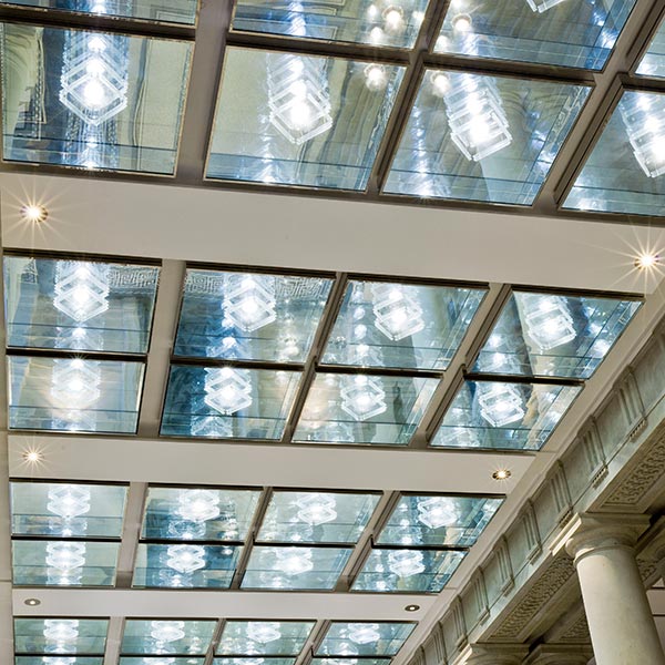 Energieeffizienzoptimierung durch die Installation von Energiesparmaßnahmen wie LED-Beleuchtung und intelligenten Stromzählern