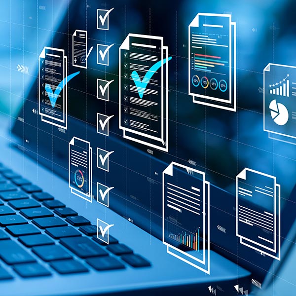 Programmtechnische Verknüpfung der kompletten Steuerungs- und Regeltechnik